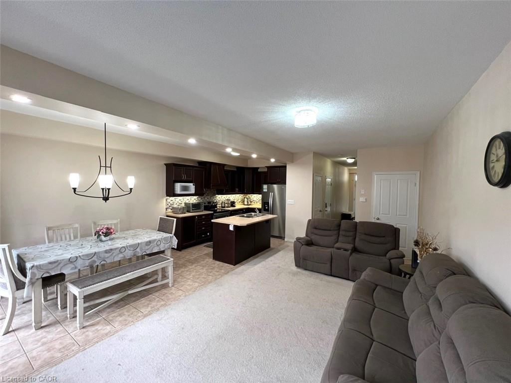 24-370 Stonehenge Drive, Ancaster, ON - Indoor Photo Showing Living Room
