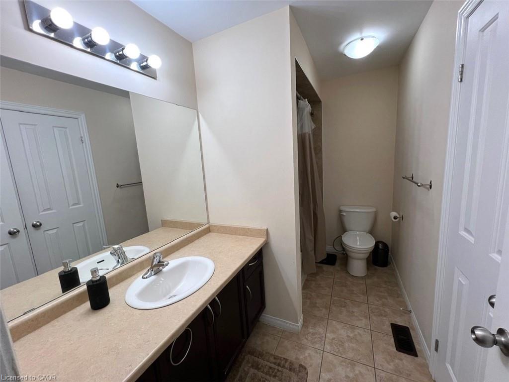 24-370 Stonehenge Drive, Ancaster, ON - Indoor Photo Showing Bathroom