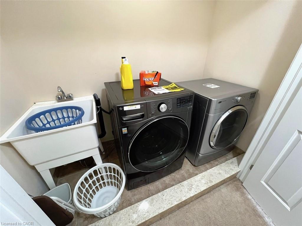 24-370 Stonehenge Drive, Ancaster, ON - Indoor Photo Showing Laundry Room