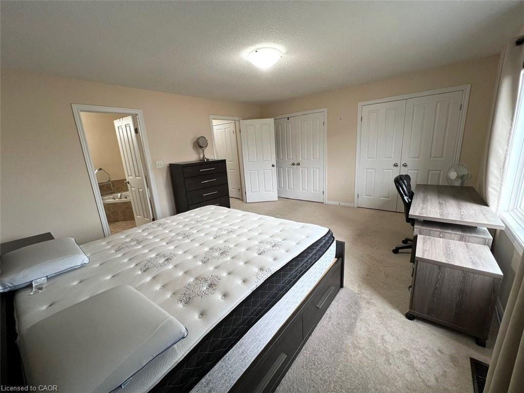 24-370 Stonehenge Drive, Ancaster, ON - Indoor Photo Showing Bedroom