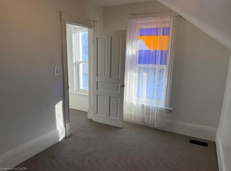 35 Park Avenue, Brantford, ON - Indoor Photo Showing Other Room