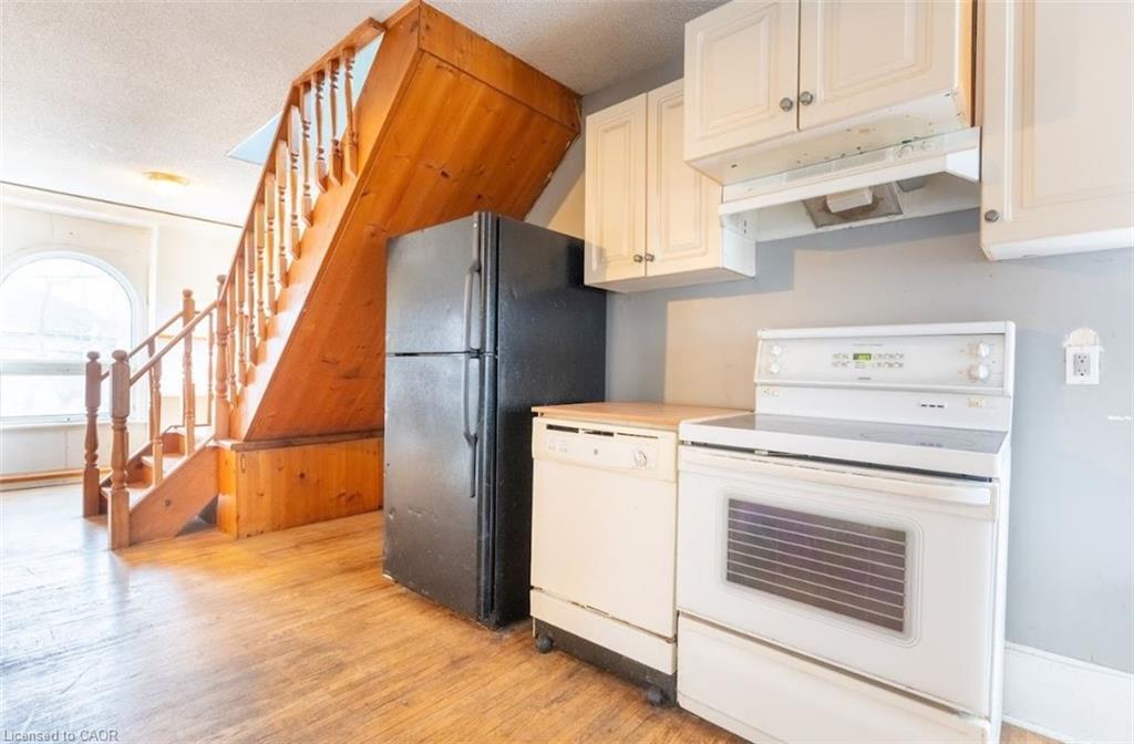 219 Erie Avenue, Brantford, ON - Indoor Photo Showing Kitchen