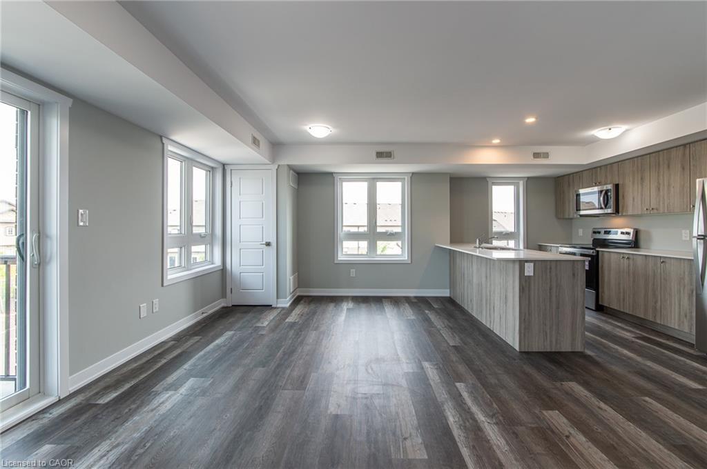 A7-1331 Countrystone Drive, Kitchener, ON - Indoor Photo Showing Kitchen