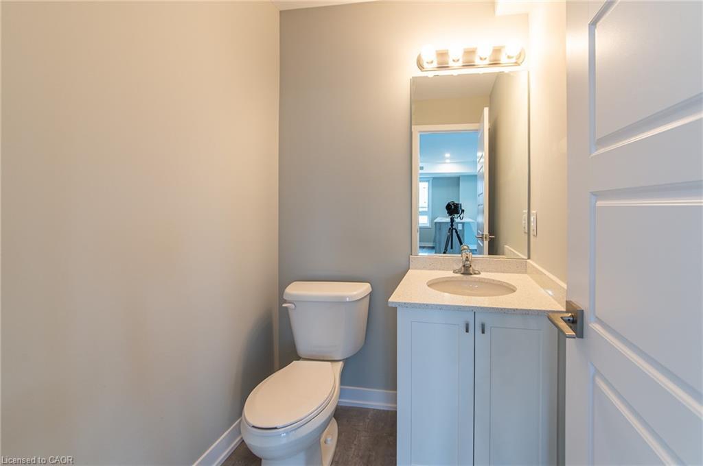 A7-1331 Countrystone Drive, Kitchener, ON - Indoor Photo Showing Bathroom