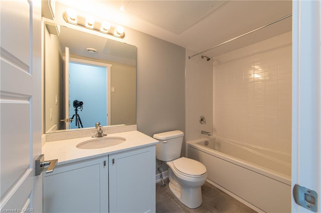 A7-1331 Countrystone Drive, Kitchener, ON - Indoor Photo Showing Bathroom