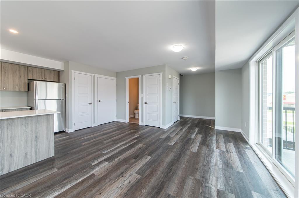 A7-1331 Countrystone Drive, Kitchener, ON - Indoor Photo Showing Kitchen