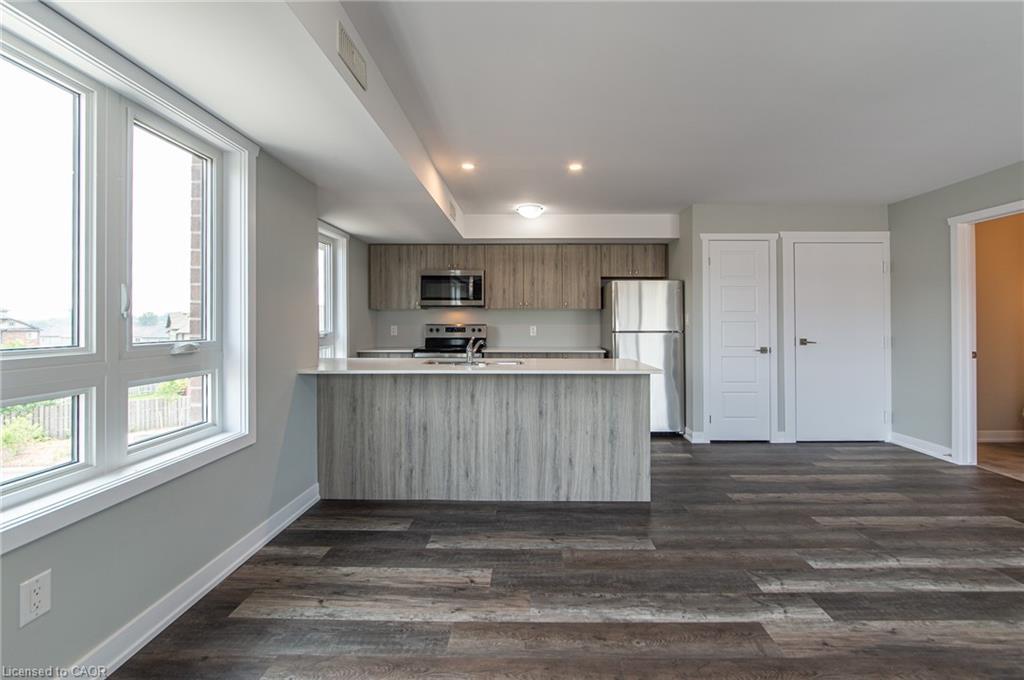 A7-1331 Countrystone Drive, Kitchener, ON - Indoor Photo Showing Kitchen