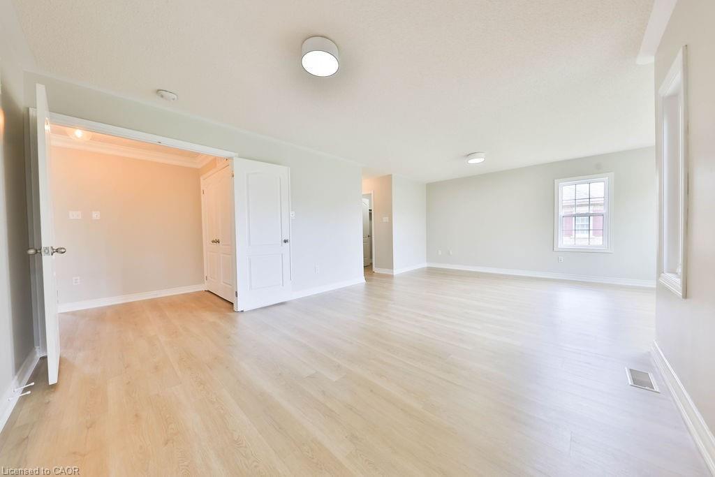 11-4211 Millcroft Park Drive, Burlington, ON - Indoor Photo Showing Other Room