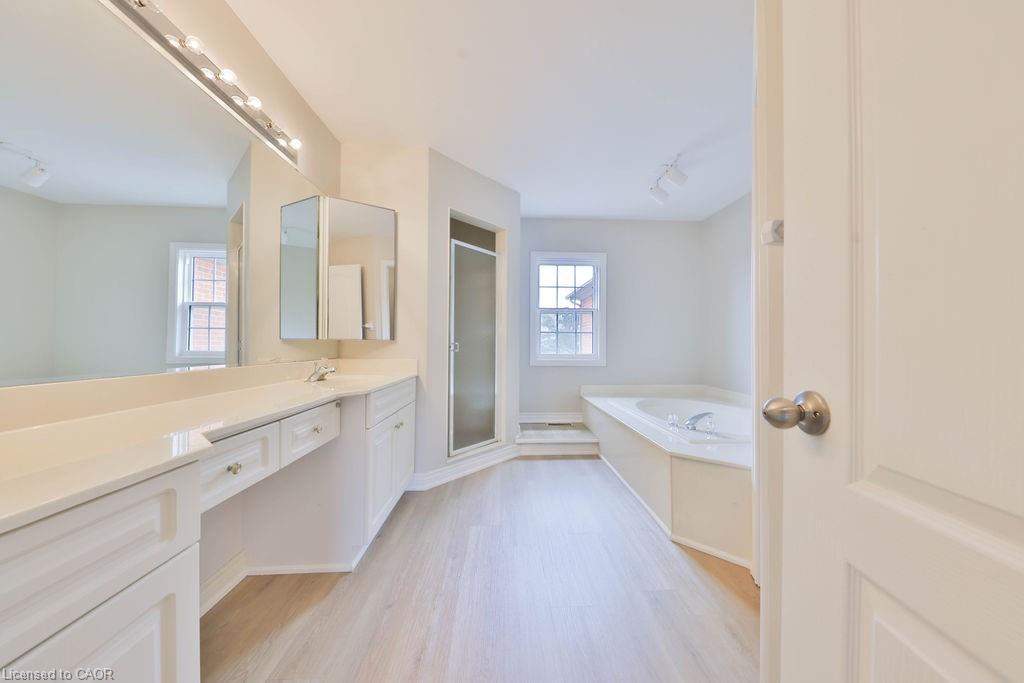 11-4211 Millcroft Park Drive, Burlington, ON - Indoor