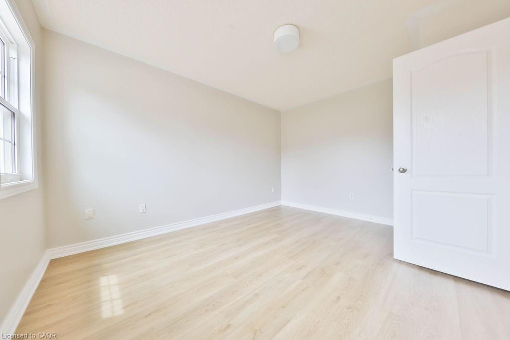 11-4211 Millcroft Park Drive, Burlington, ON - Indoor Photo Showing Other Room
