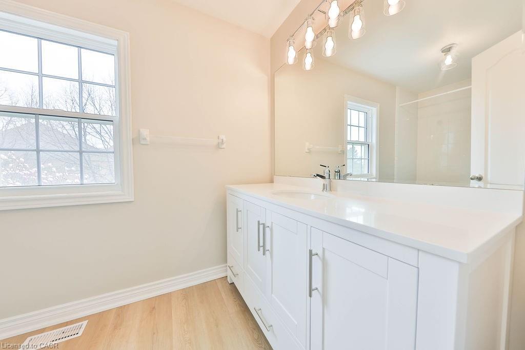 11-4211 Millcroft Park Drive, Burlington, ON - Indoor Photo Showing Bathroom