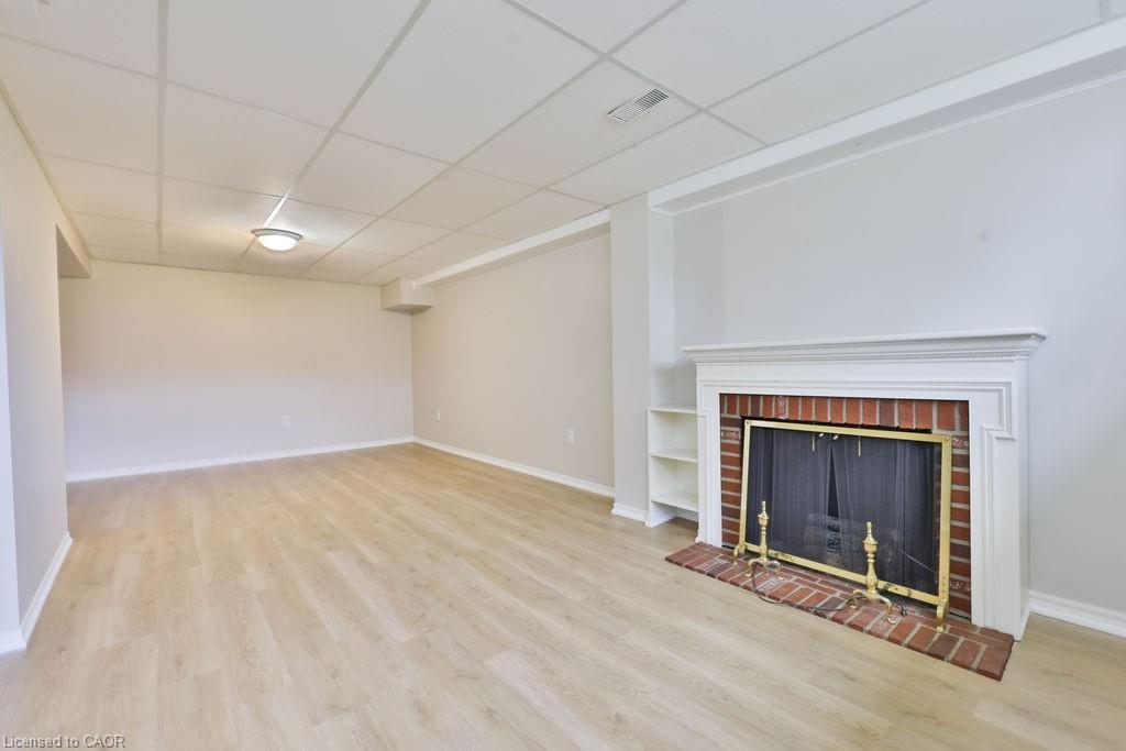 11-4211 Millcroft Park Drive, Burlington, ON - Indoor With Fireplace