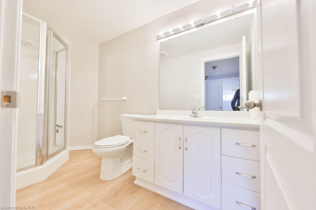 11-4211 Millcroft Park Drive, Burlington, ON - Indoor Photo Showing Bathroom