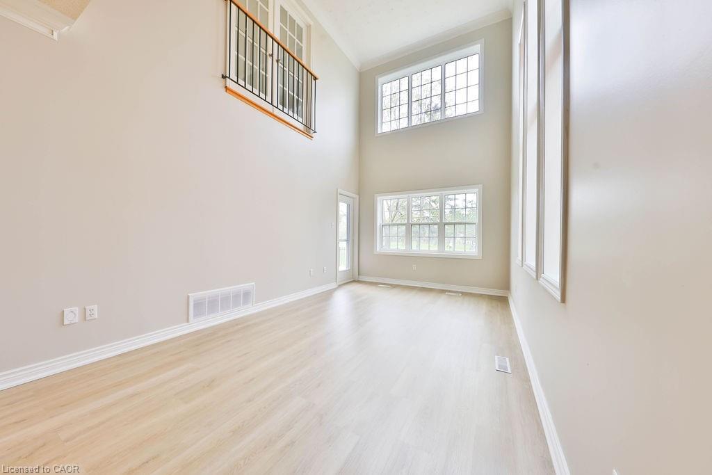 11-4211 Millcroft Park Drive, Burlington, ON - Indoor Photo Showing Other Room