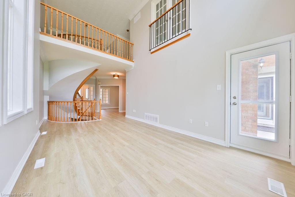 11-4211 Millcroft Park Drive, Burlington, ON - Indoor Photo Showing Other Room