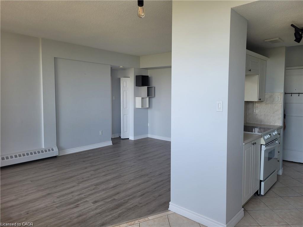 1108-1950 Main Street W, Hamilton, ON - Indoor Photo Showing Laundry Room