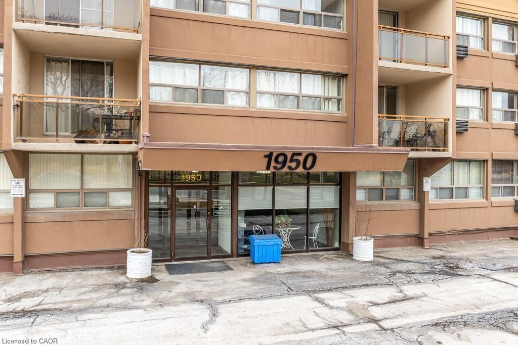 1108-1950 Main Street W, Hamilton, ON - Outdoor