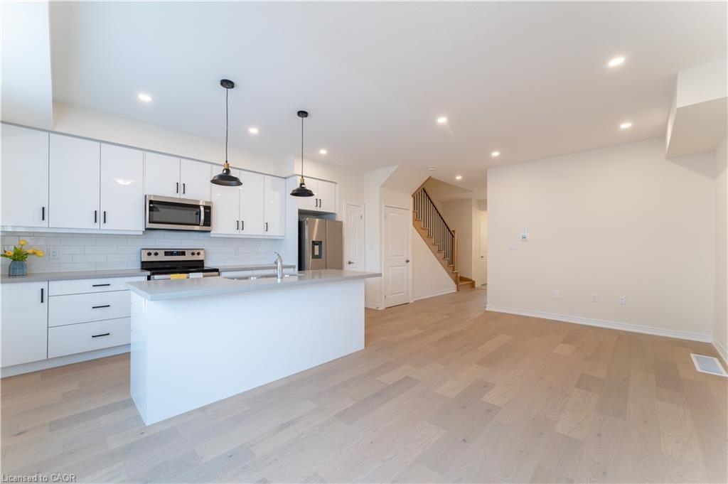 143 Sonoma Lane, Stoney Creek, ON - Indoor Photo Showing Kitchen