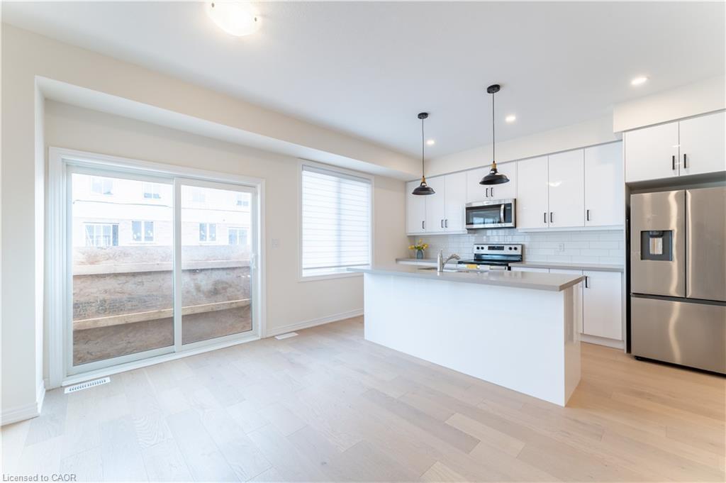 143 Sonoma Lane, Stoney Creek, ON - Indoor Photo Showing Kitchen With Upgraded Kitchen