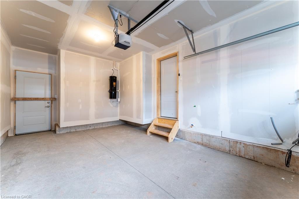 143 Sonoma Lane, Stoney Creek, ON - Indoor Photo Showing Garage