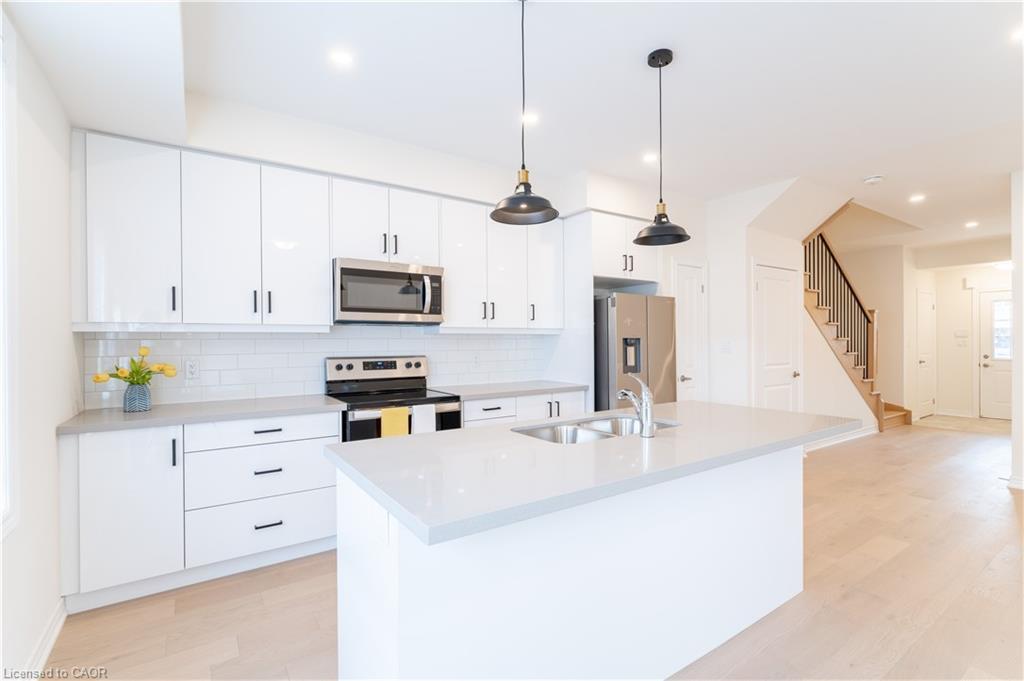 143 Sonoma Lane, Stoney Creek, ON - Indoor Photo Showing Kitchen With Double Sink With Upgraded Kitchen
