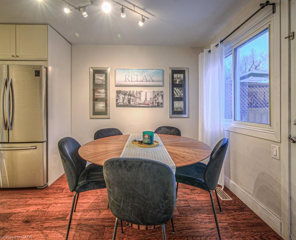 154 St Andrews Drive, Hamilton, ON - Indoor Photo Showing Dining Room