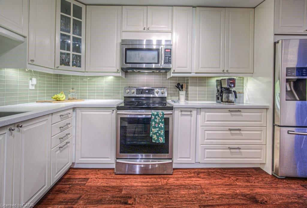 154 St Andrews Drive, Hamilton, ON - Indoor Photo Showing Kitchen With Stainless Steel Kitchen With Upgraded Kitchen