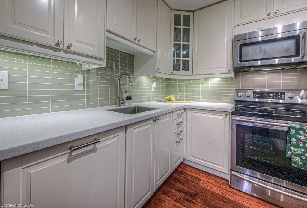 154 St Andrews Drive, Hamilton, ON - Indoor Photo Showing Kitchen With Upgraded Kitchen