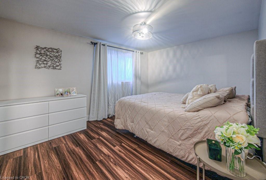 154 St Andrews Drive, Hamilton, ON - Indoor Photo Showing Bedroom