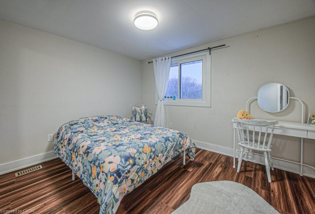 154 St Andrews Drive, Hamilton, ON - Indoor Photo Showing Bedroom