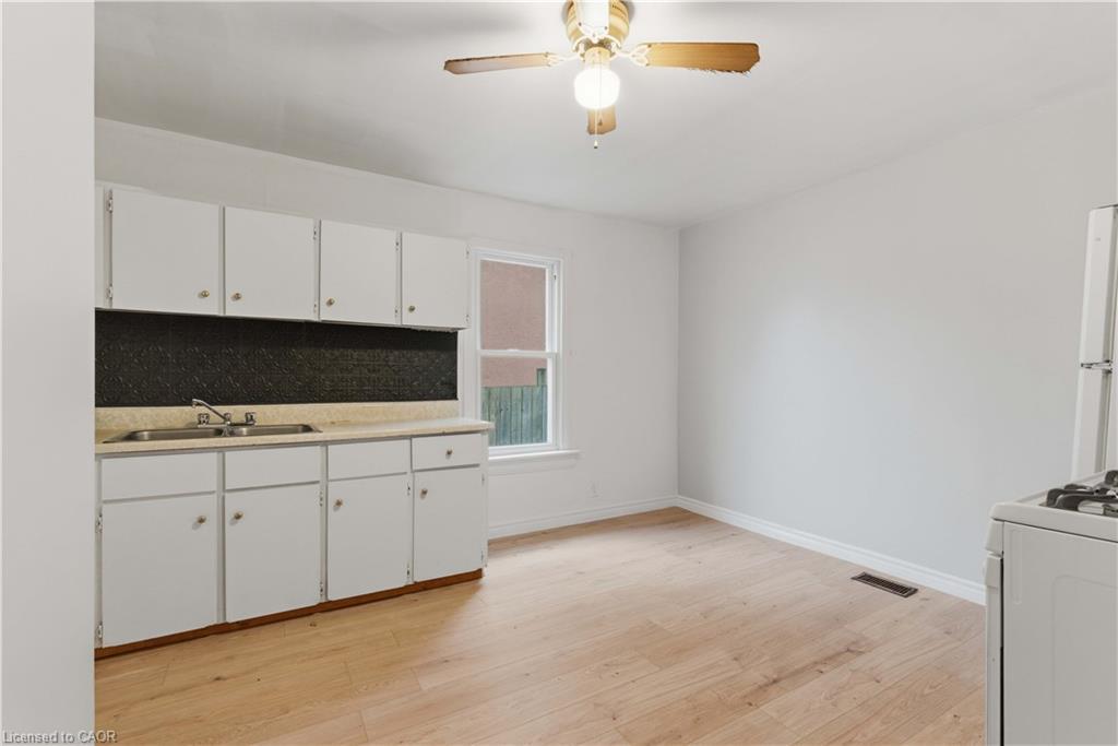 11 Patsy Avenue, Welland, ON - Indoor Photo Showing Kitchen With Double Sink