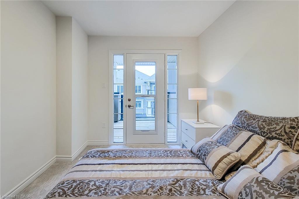 32-305 Garner Road W, Ancaster, ON - Indoor Photo Showing Bedroom