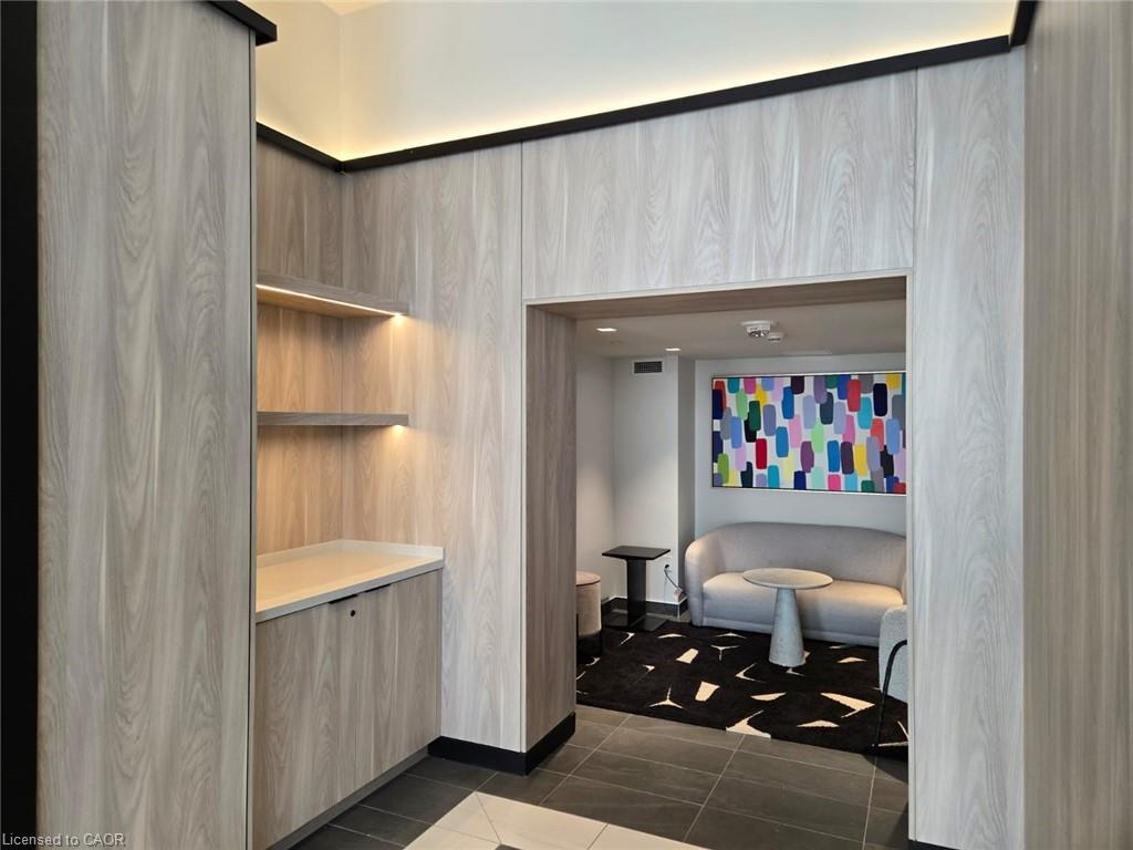 403-1 Jarvis Street, Hamilton, ON - Indoor Photo Showing Other Room