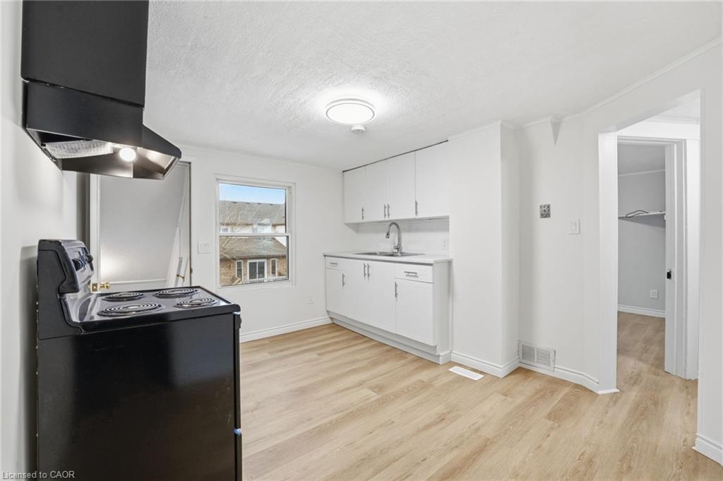1 Violet Street, St. Catharines, ON - Indoor Photo Showing Kitchen