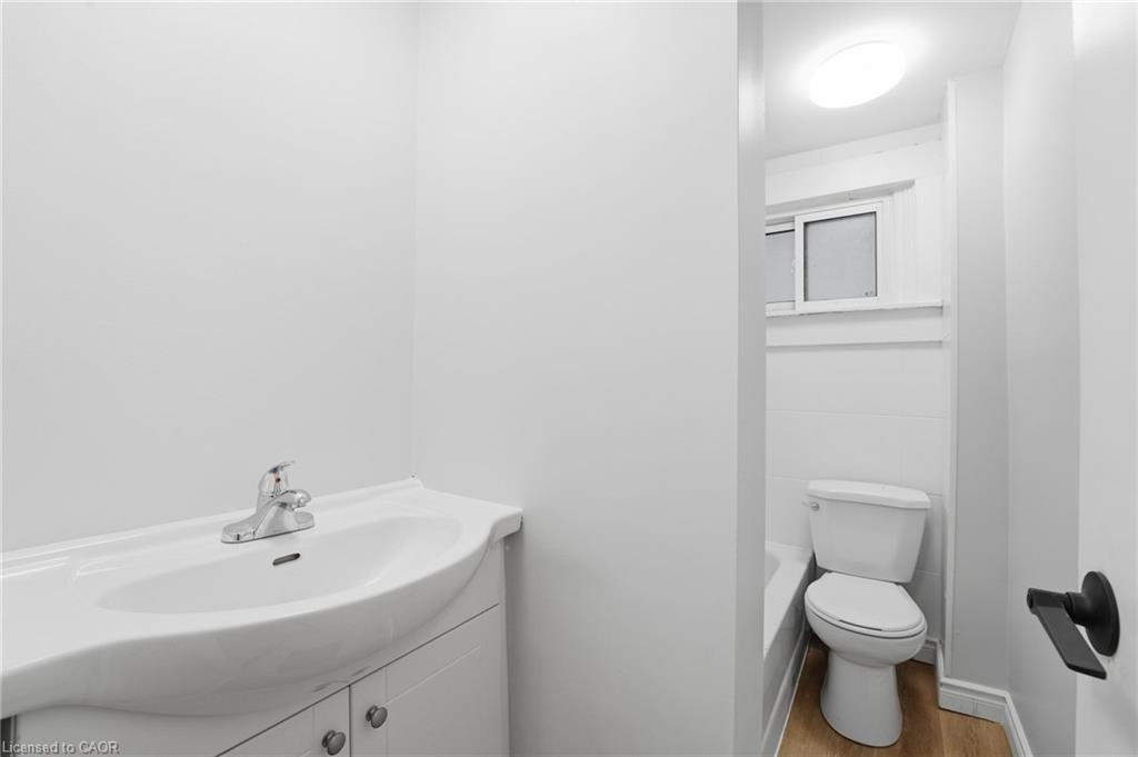 1 Violet Street, St. Catharines, ON - Indoor Photo Showing Bathroom