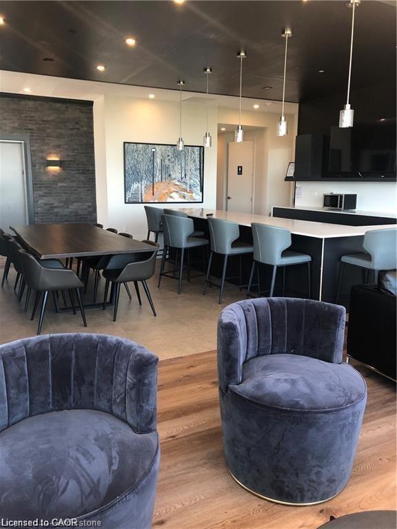405-101 Locke Street S, Hamilton, ON - Indoor