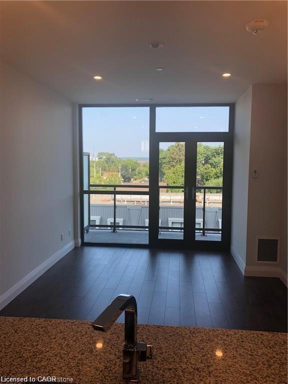 405-101 Locke Street S, Hamilton, ON - Indoor Photo Showing Other Room