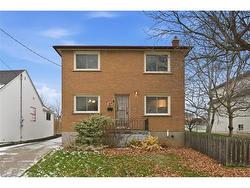 17 Queen Street N Thorold, ON L2V 2P7