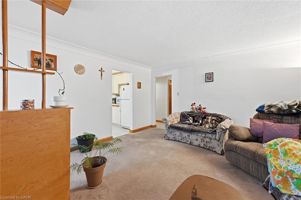 17 Queen Street N, Thorold, ON - Indoor