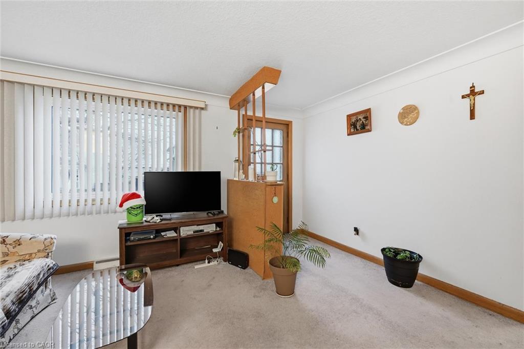 17 Queen Street N, Thorold, ON - Indoor