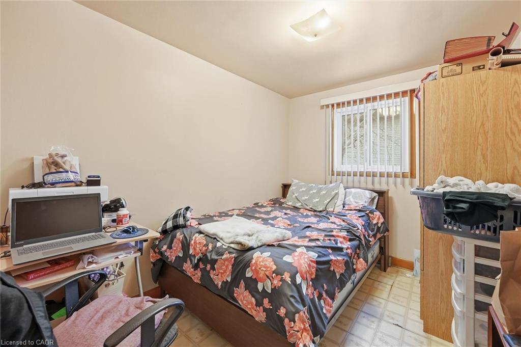 17 Queen Street N, Thorold, ON - Indoor Photo Showing Bedroom