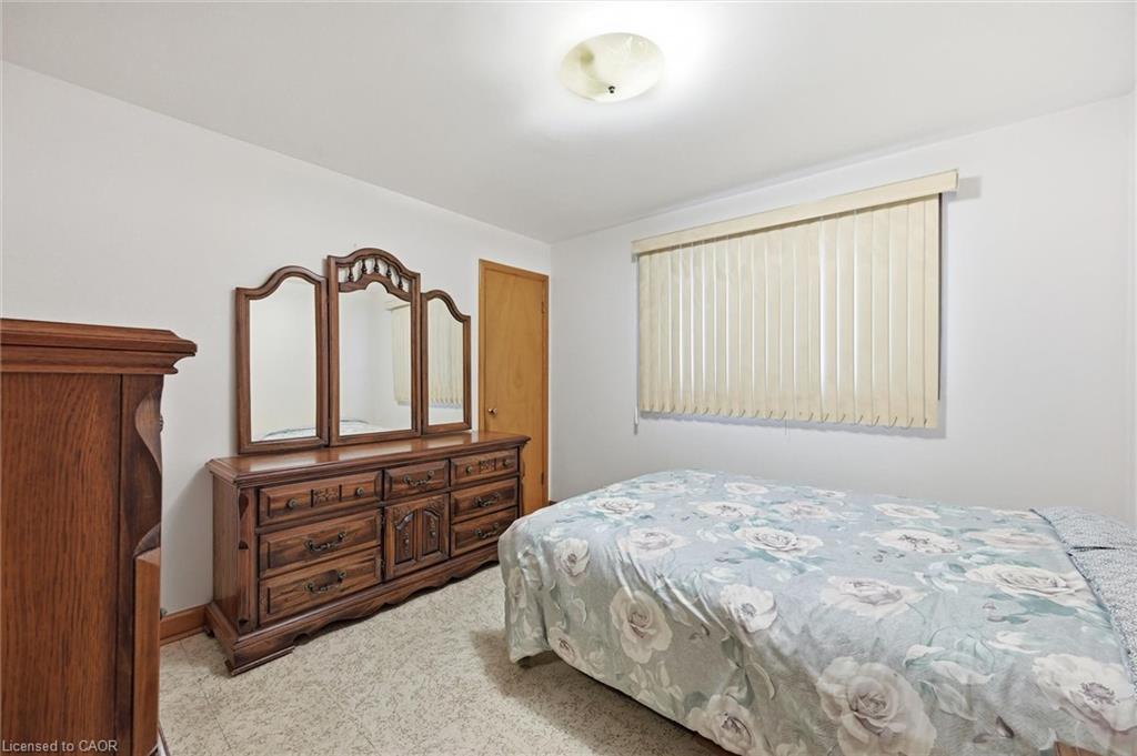 17 Queen Street N, Thorold, ON - Indoor Photo Showing Bedroom