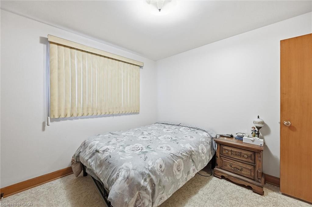 17 Queen Street N, Thorold, ON - Indoor Photo Showing Bedroom