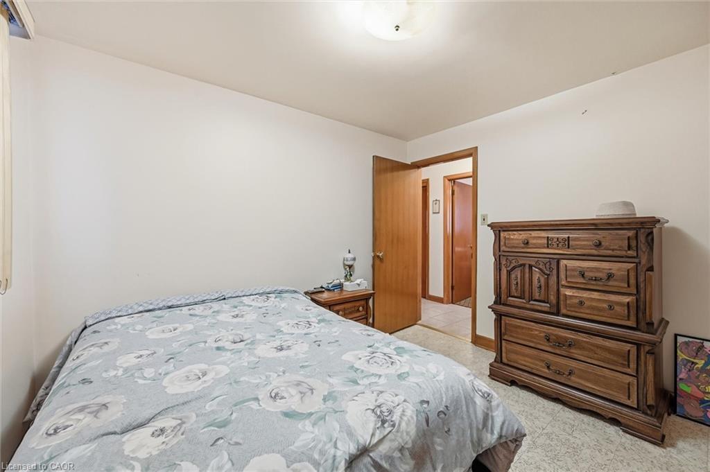 17 Queen Street N, Thorold, ON - Indoor Photo Showing Bedroom