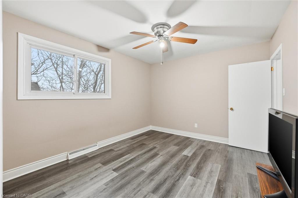 17 Queen Street N, Thorold, ON - Indoor Photo Showing Other Room