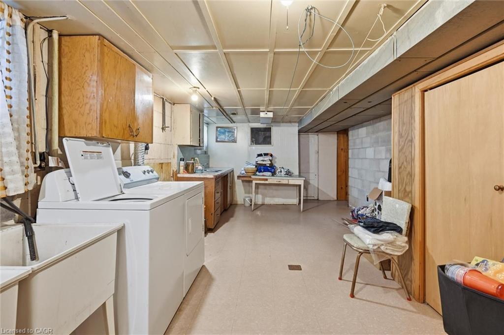 17 Queen Street N, Thorold, ON - Indoor Photo Showing Laundry Room