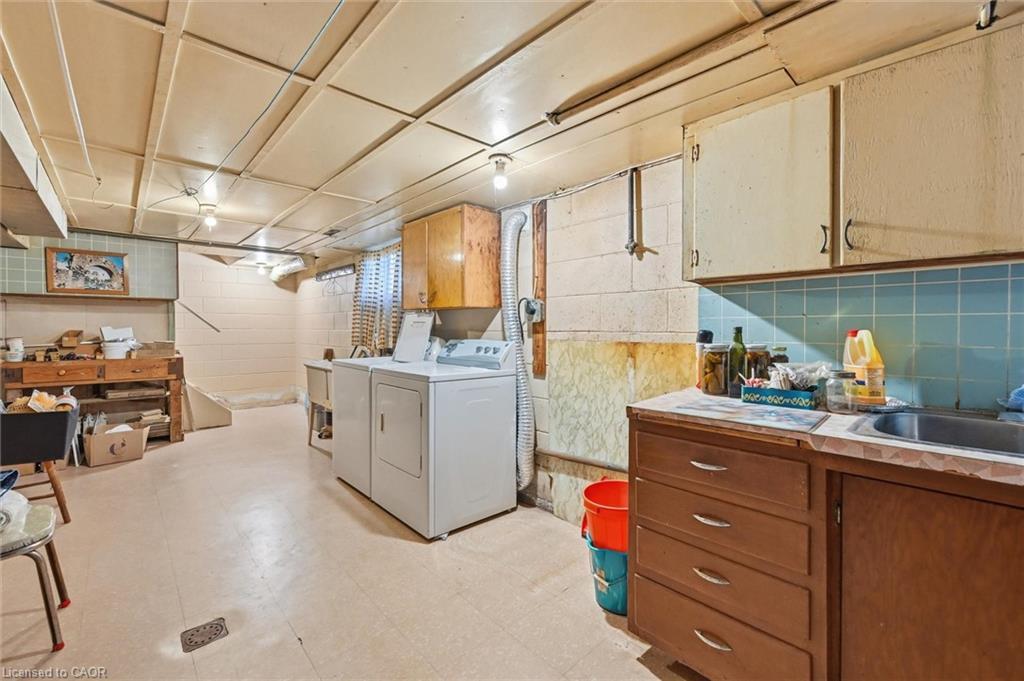 17 Queen Street N, Thorold, ON - Indoor Photo Showing Laundry Room