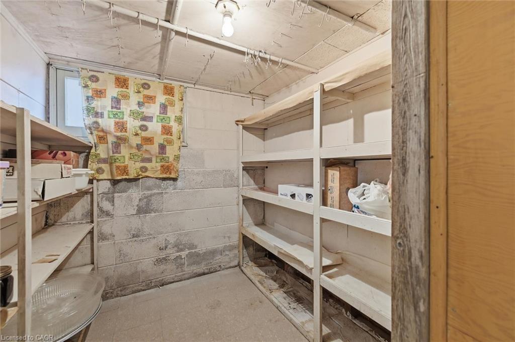 17 Queen Street N, Thorold, ON - Indoor With Storage