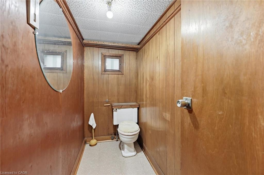 17 Queen Street N, Thorold, ON - Indoor Photo Showing Bathroom