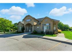 305-1490 Bishops Gate Oakville, ON L6M 4N3